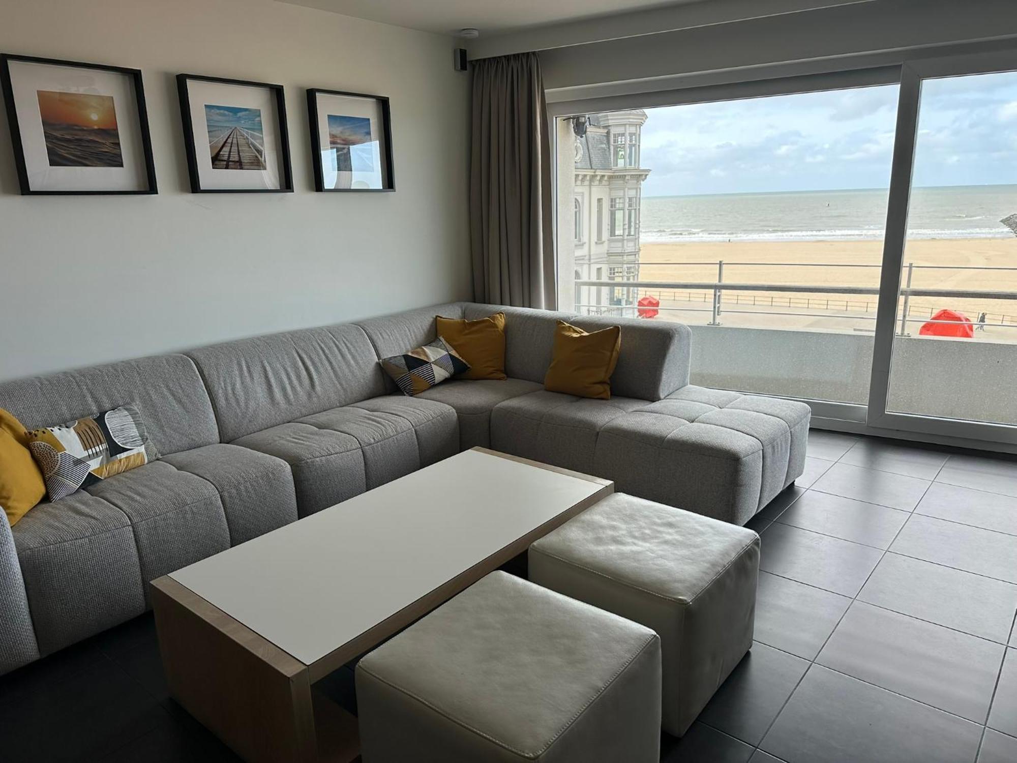 Panoramic View On Beach, Ships, Sea - Place To Be Ostende Exterior foto